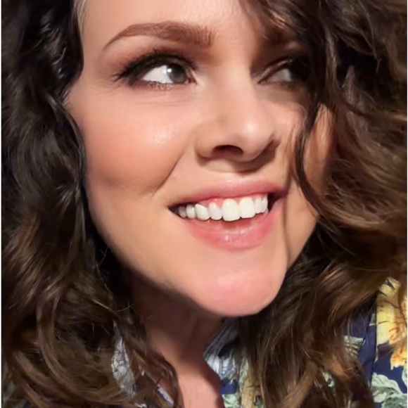 Like this Post to be Notified of Posh Shows. Let’s Get This Show Started. - Picture 1 of 16